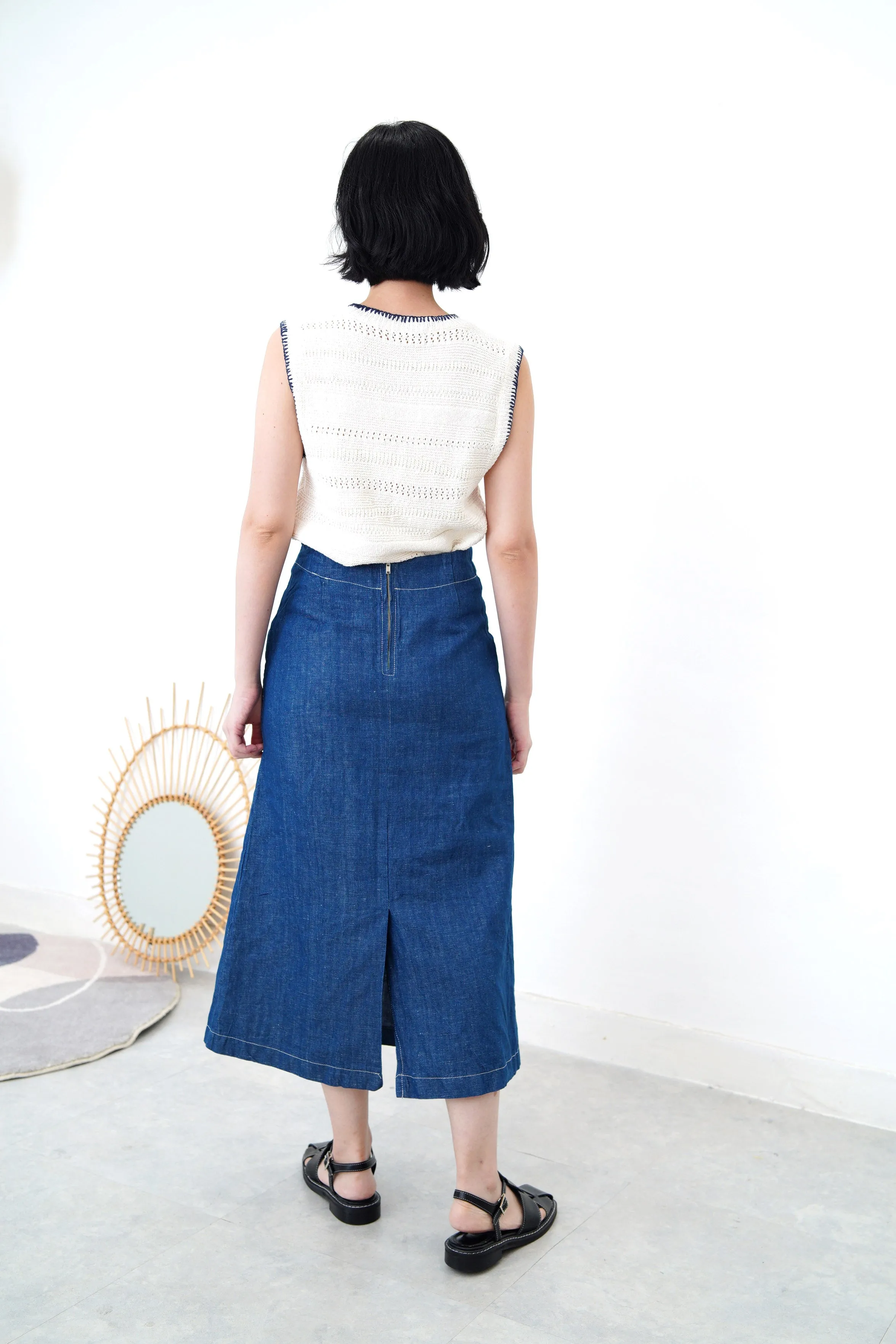 Ivory detail texture vest w/ contrast trimmed