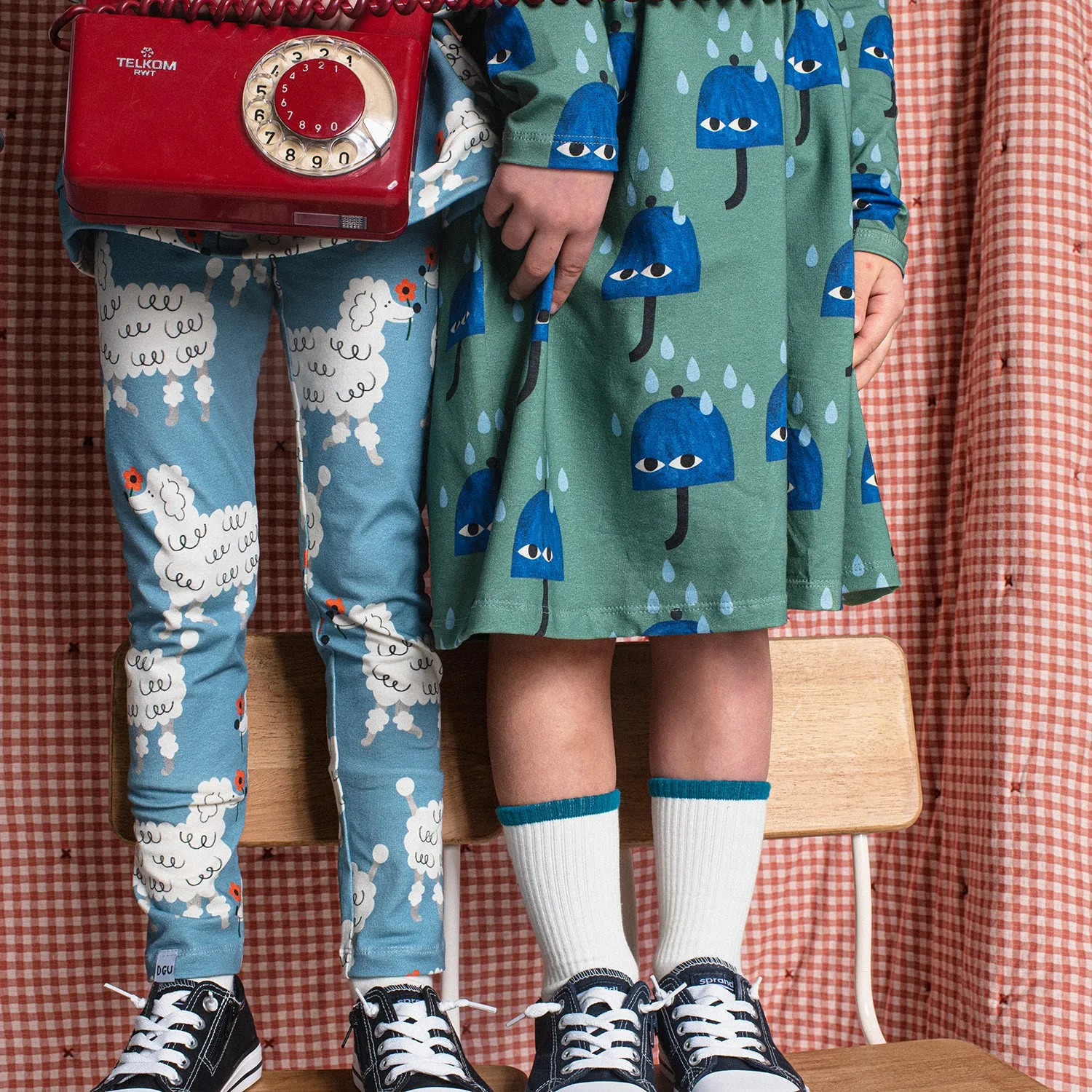 Leggings- dogs blue: Size 6-7Y