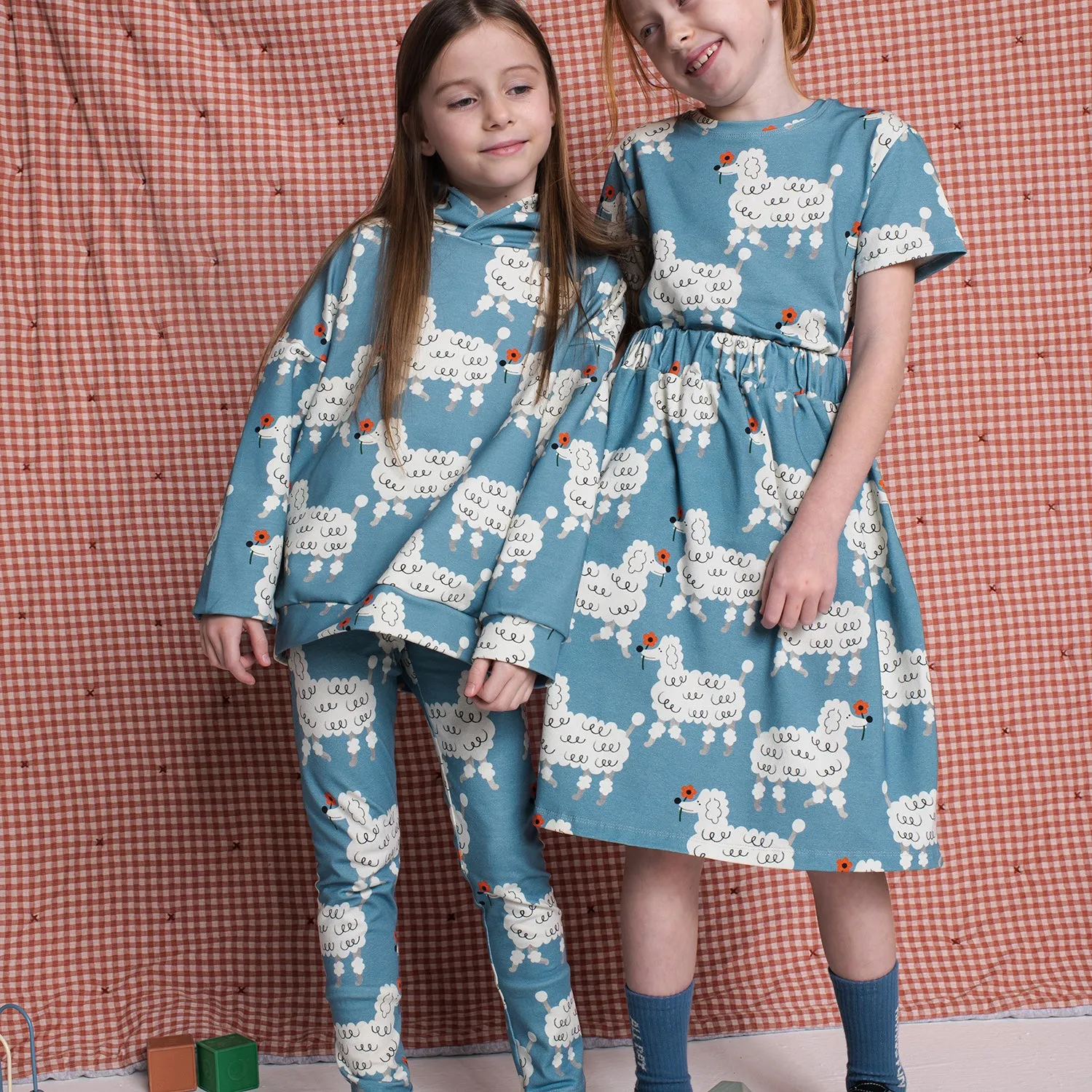 Leggings- dogs blue: Size 6-7Y
