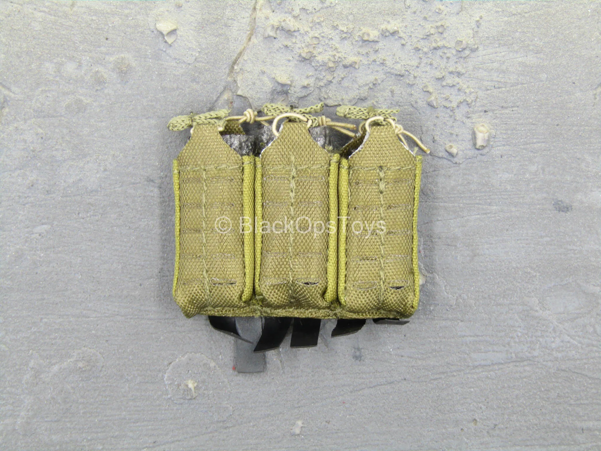 S.A.D. Low Profile - Tan MOLLE Triple Cell Magazine Pouch